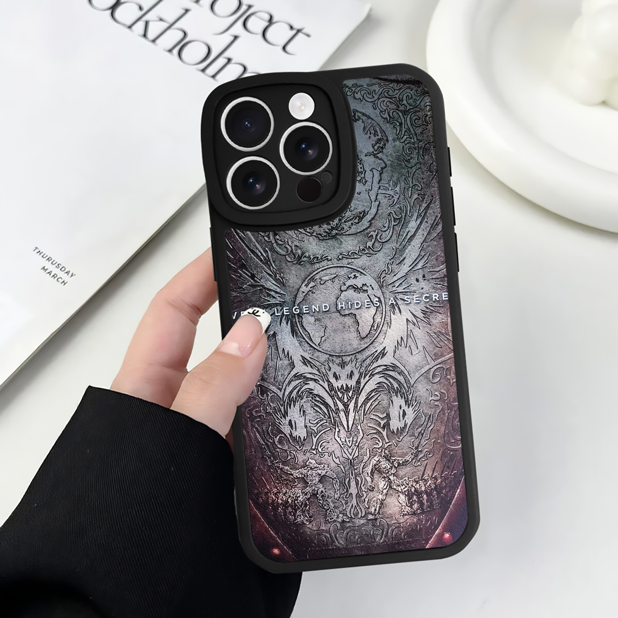 （画像用） Transformers トランスフォーマー 【iPhone 16シリーズ対応】シリコンスマホケース（レザー調） 材質：シリコン